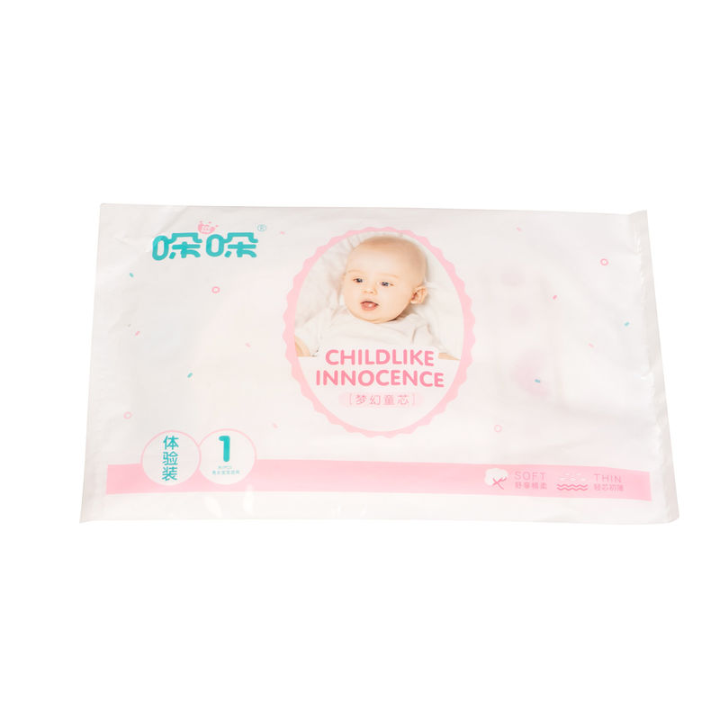 Absorbente blanco del triple del ADL del color de los pañales recién nacidos del bebé de la película del PE